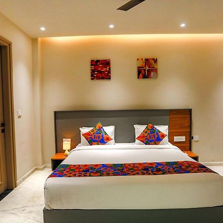 Fabhotel Clarks Suites Noida Buitenkant foto