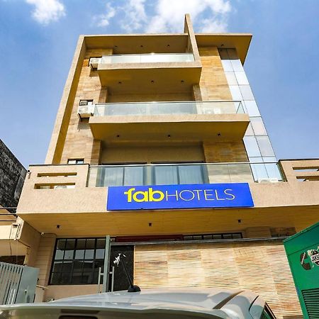 Fabhotel Clarks Suites Noida Buitenkant foto