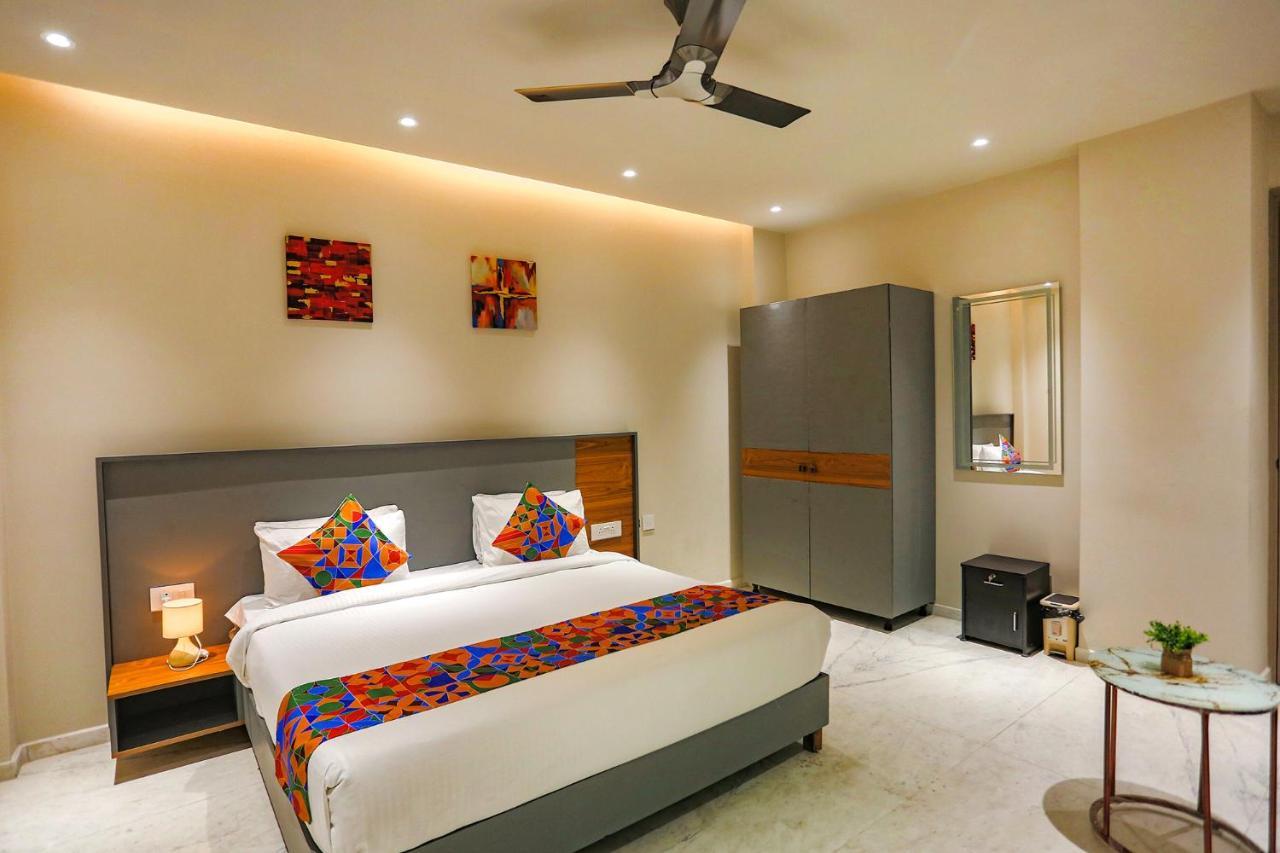 Fabhotel Clarks Suites Noida Buitenkant foto