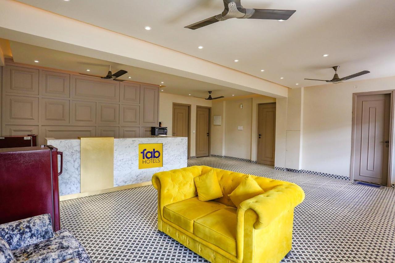 Fabhotel Clarks Suites Noida Buitenkant foto
