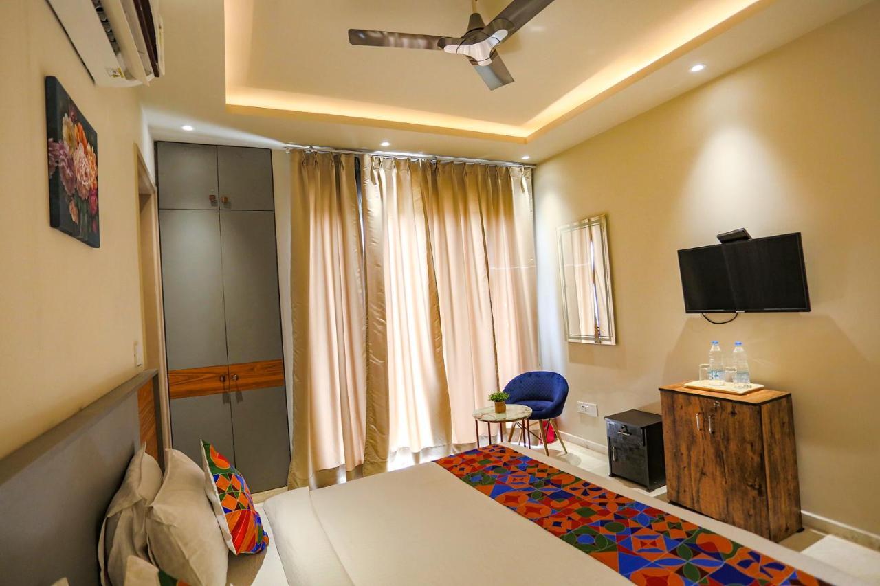 Fabhotel Clarks Suites Noida Buitenkant foto