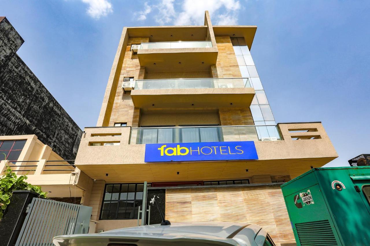 Fabhotel Clarks Suites Noida Buitenkant foto