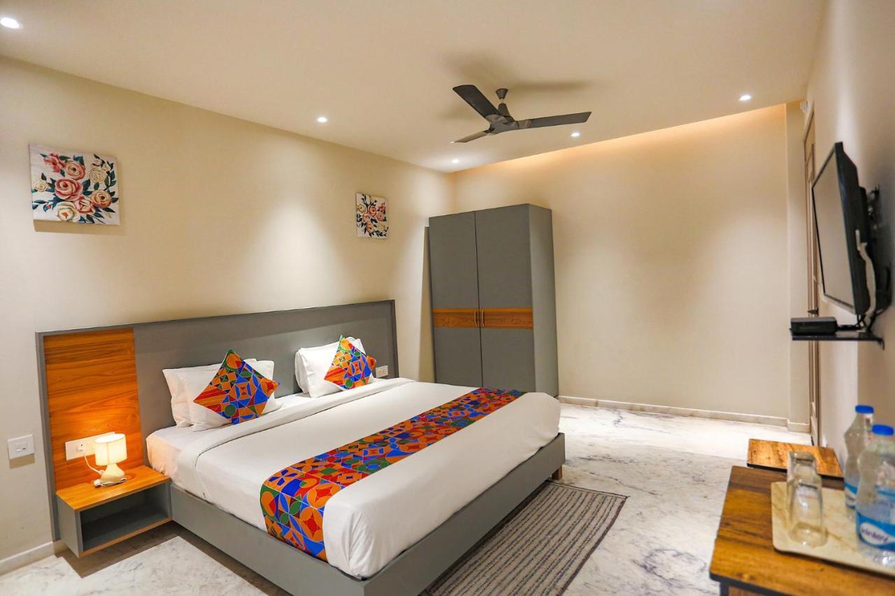 Fabhotel Clarks Suites Noida Buitenkant foto