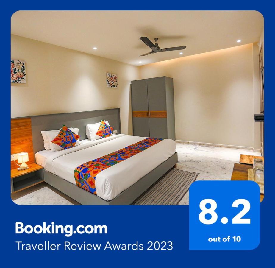 Fabhotel Clarks Suites Noida Buitenkant foto